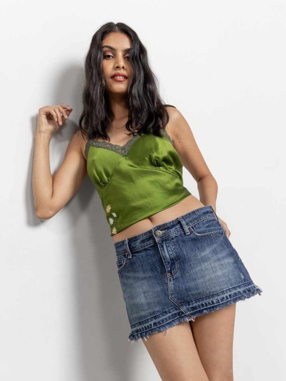 LOW RISE Y2K DENIM Mini Skirt Jean 2000s /  38 Inch Hips / Size 6